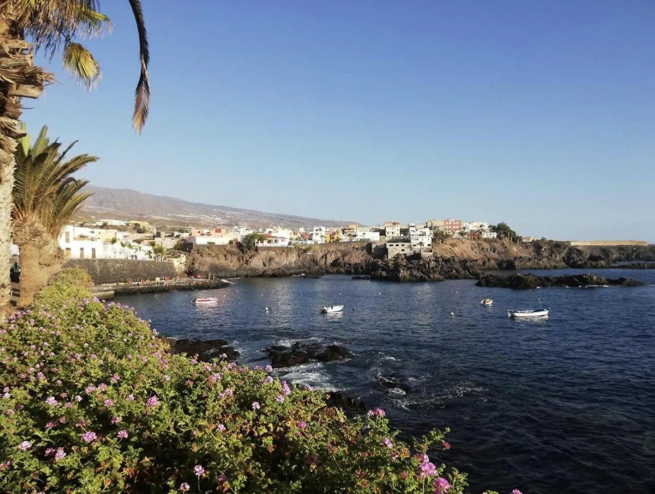شقة Alcala Seaside Apartment, Two Rooms, Private Parking إسبانيا
