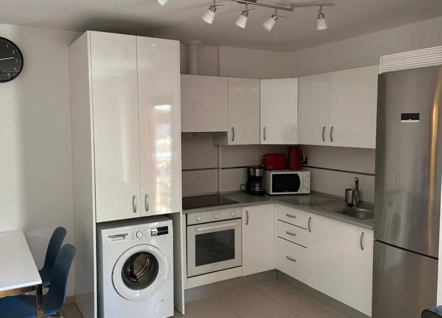 Alcala Seaside Apartment, Two Rooms, Private Parking شقة